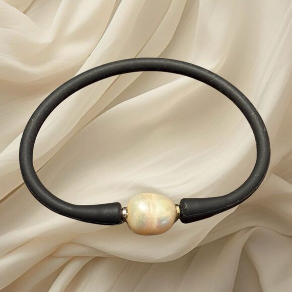 Jewelry - Rubber cord with natural or freshwater pearl accent